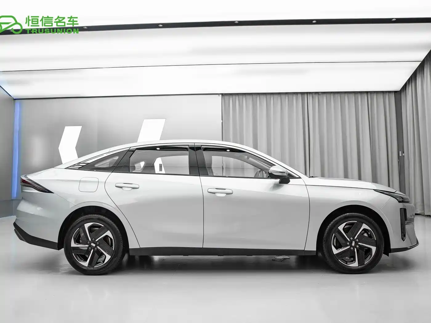 Geely Galaxy Galaxy L6 2025 2025 EM-i 140km Starship Edition