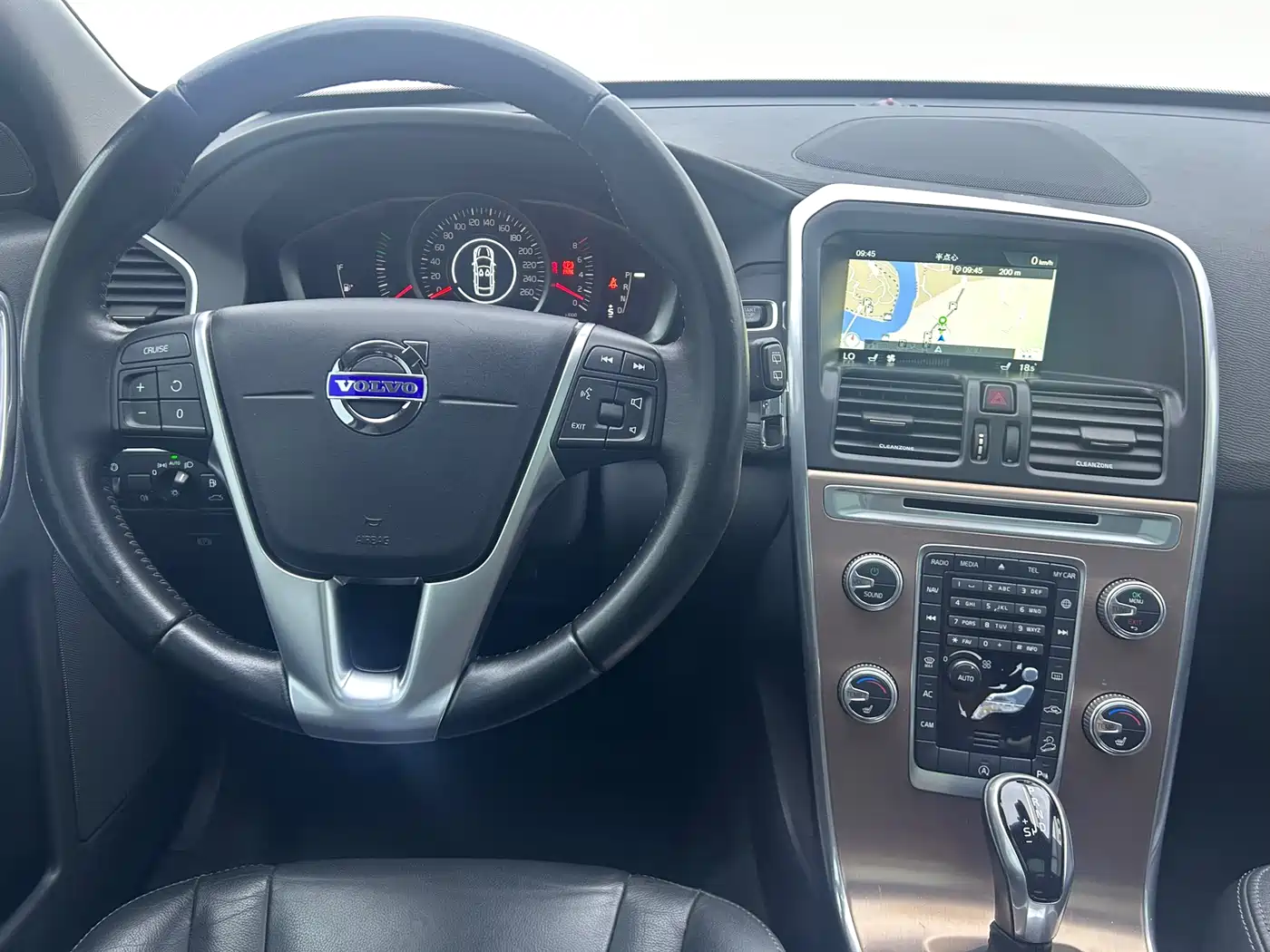 Фото 8 - Volvo XC60