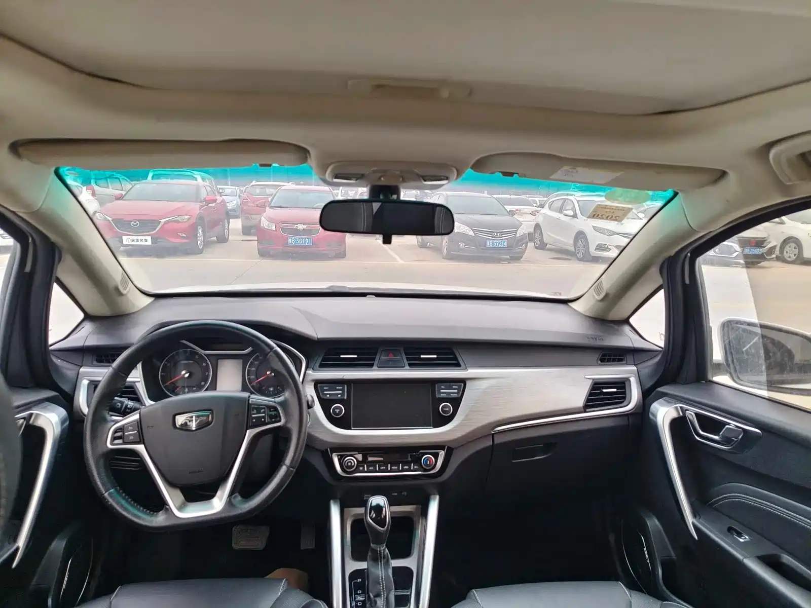 Фото 6 - Geely Vision X3