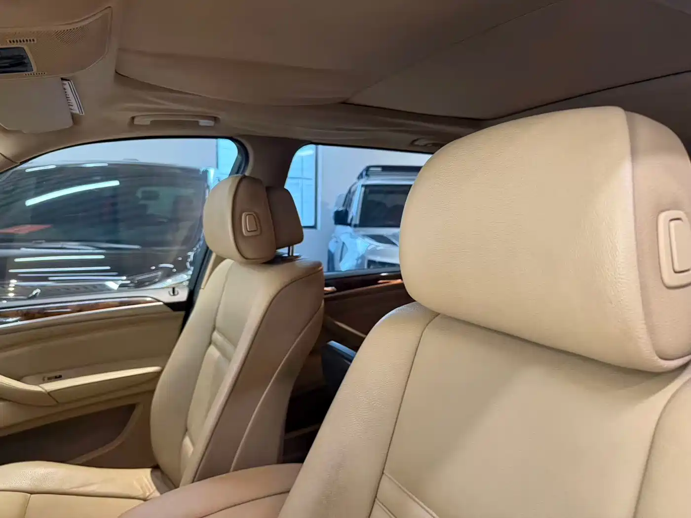 BMW X5 (Import) 2011 xDrive35i Luxury Edition фото 14
