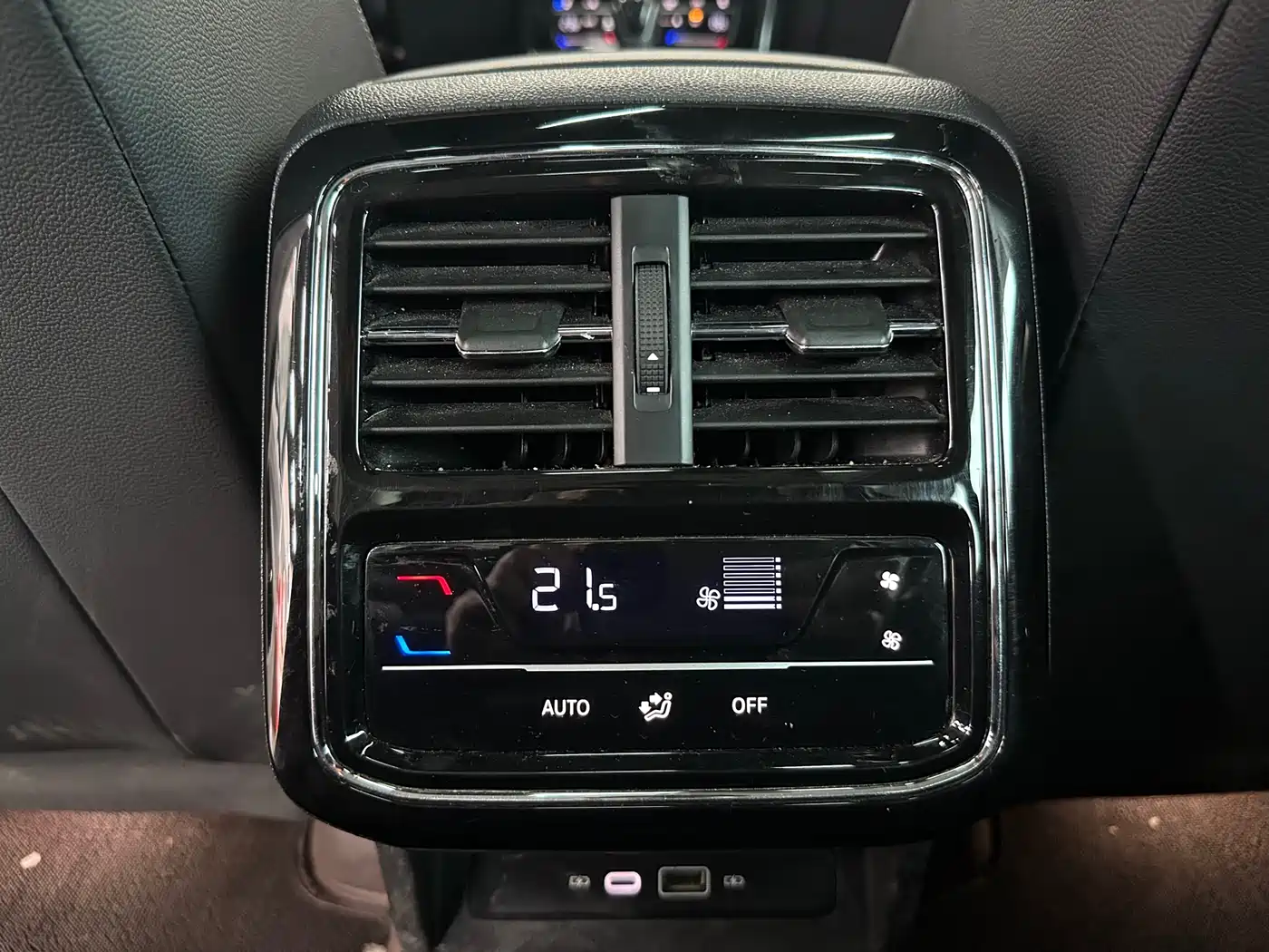 Volkswagen Passat 2024 380TSI Starlight Luxury Edition фото 19