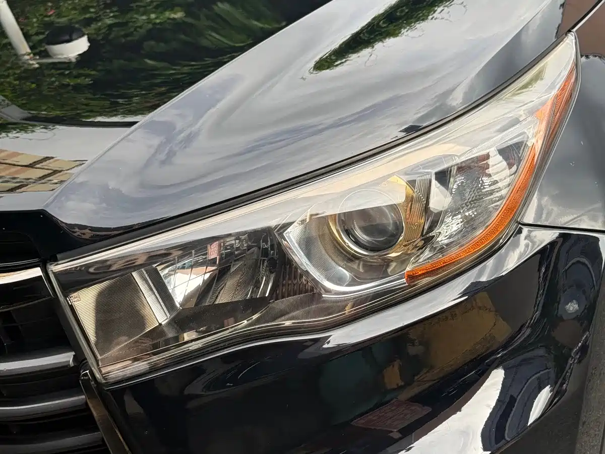 Photo 3 - Toyota Highlander