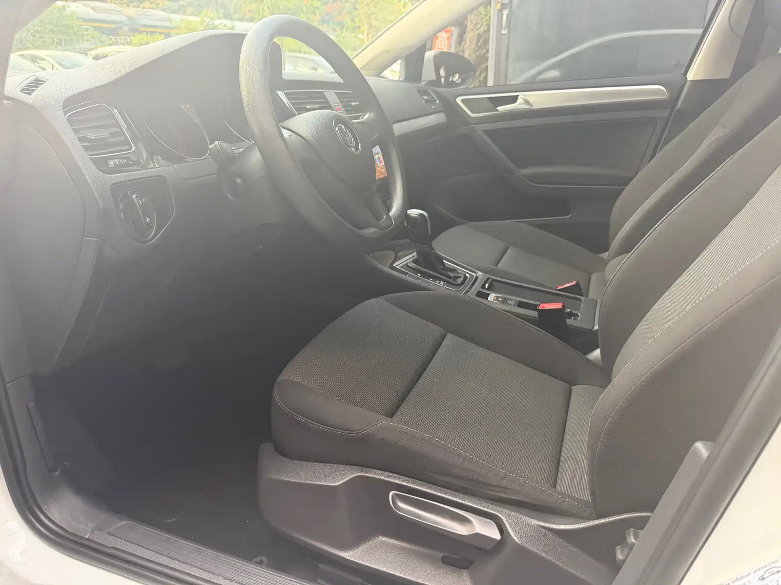 Photo 4 - Volkswagen Golf