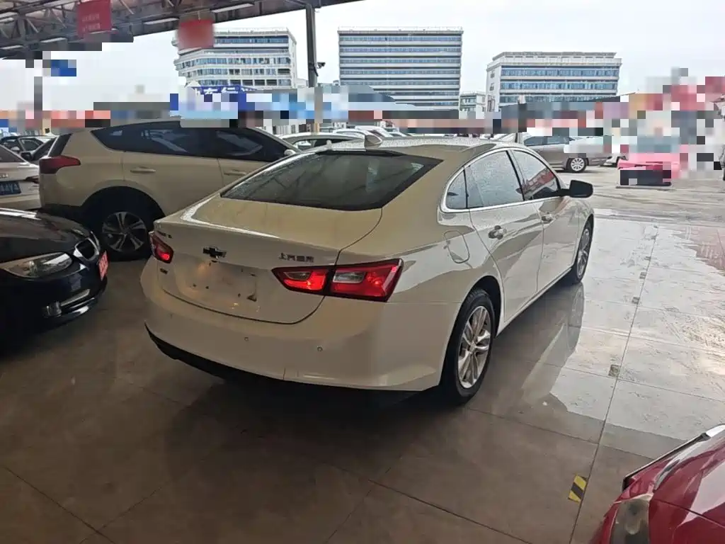 Photo 7 - Chevrolet Malibu XL