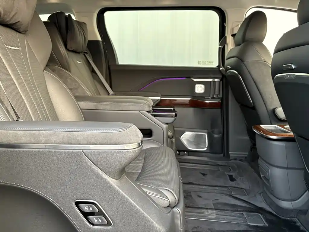 Hongqi HQ9 2024 2024 Model 2.0T Luxury Edition