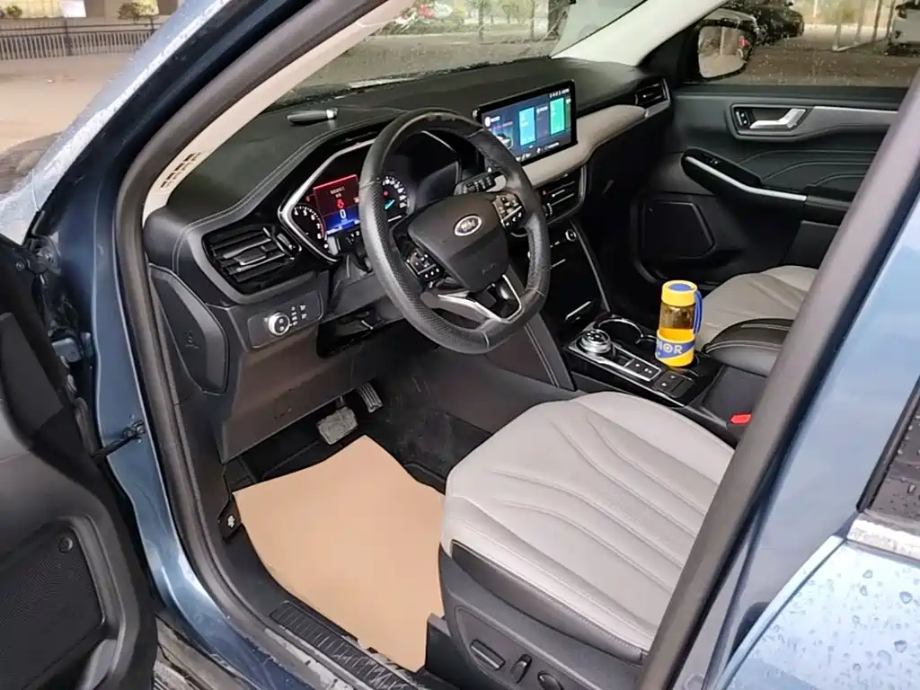 صورة 16 - Ford Escape
