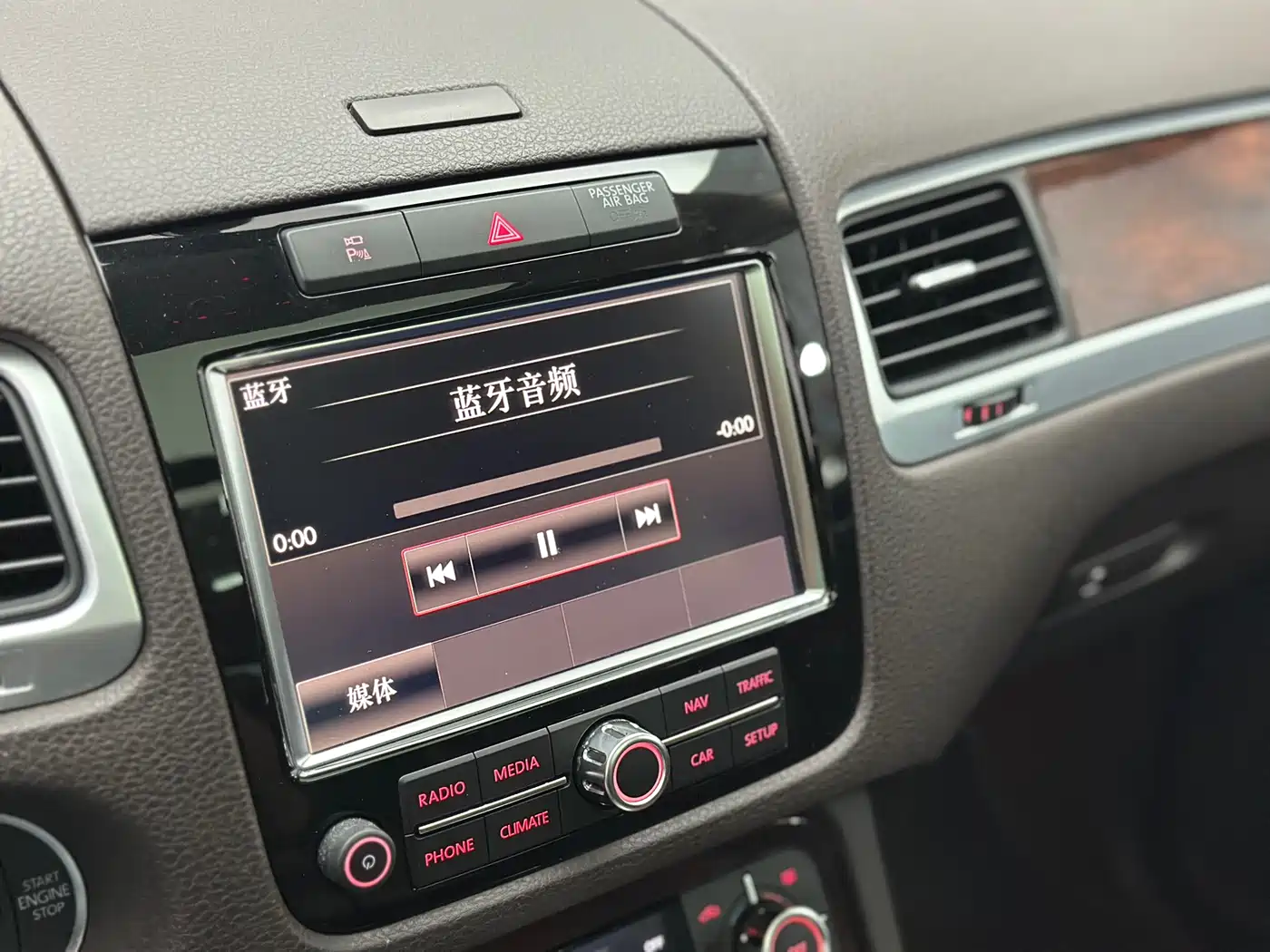 Volkswagen Touareg 2011 3.0TSI Premium фото 24