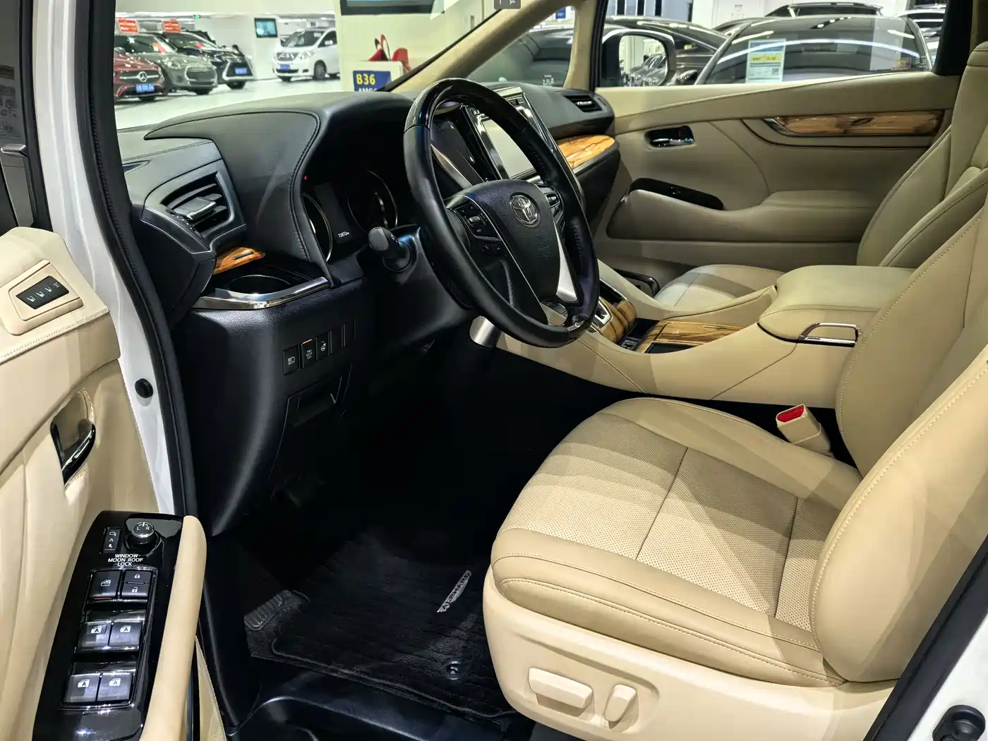 Toyota Alphard 2019 Hybrid 2.5L Premium Edition фото 5