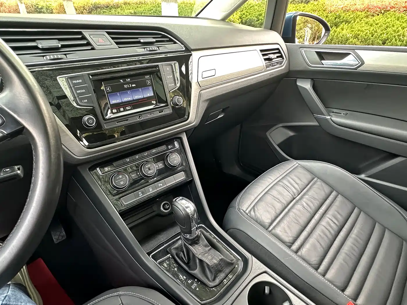 Volkswagen Touran 2016 Touran L 280TSI DSG Elegance фото 17