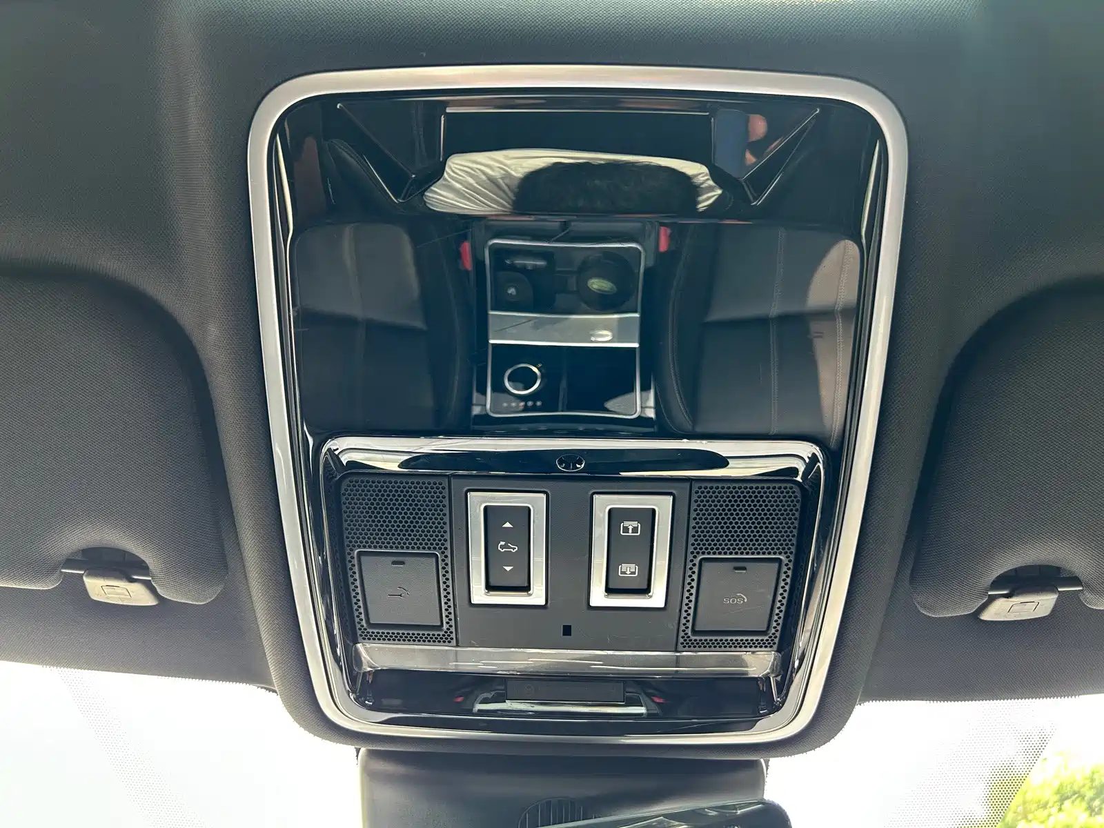 Фото 16 - Land Rover Range Rover Velar