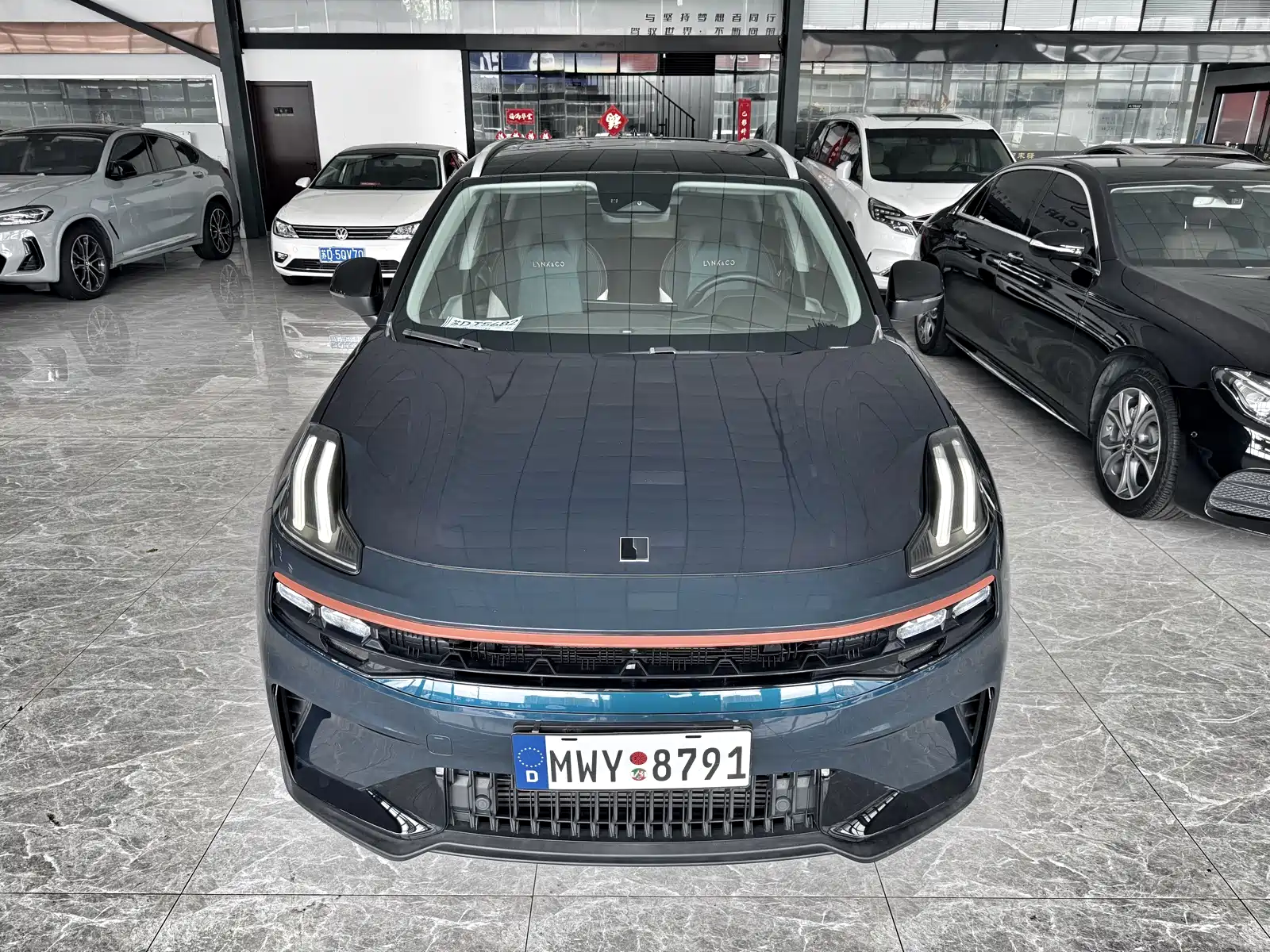 Photo 2 - Lynk & Co 06