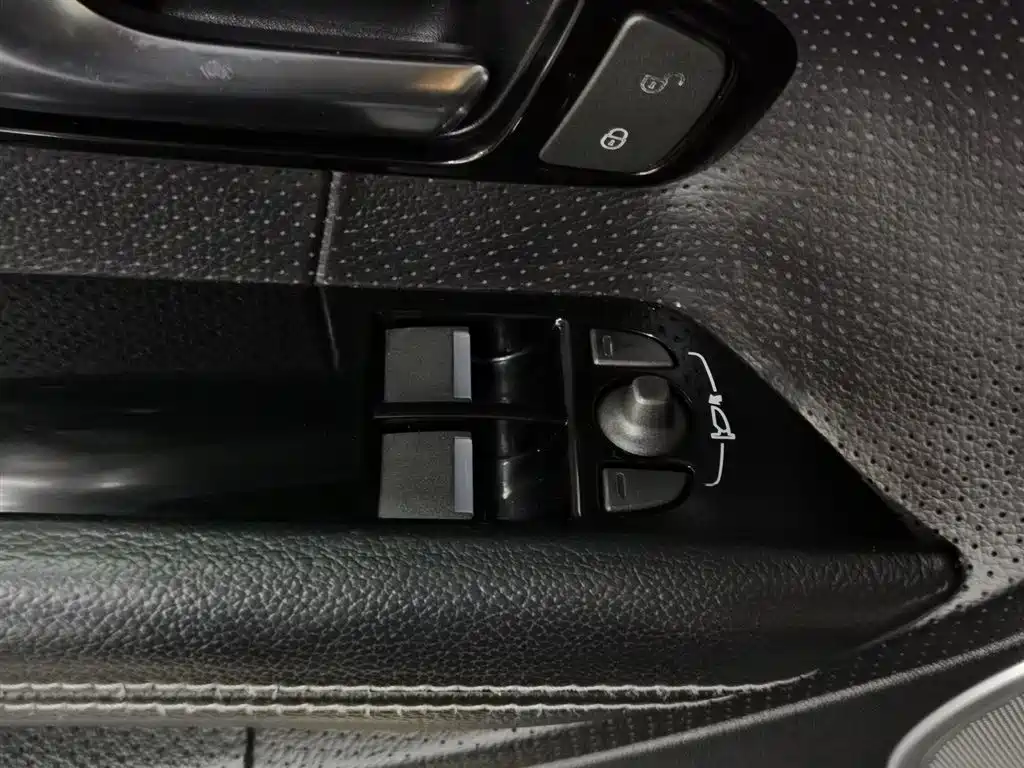 Land Rover Range Rover Evoque (Import) 2012 2.0T 3-door Sport Edition фото 9