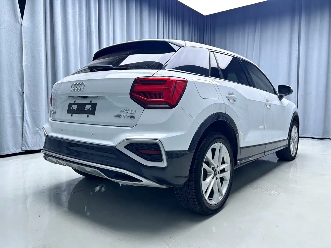 Фото 18 - Audi Q2L