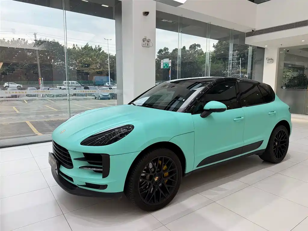 PORSCHE MACAN