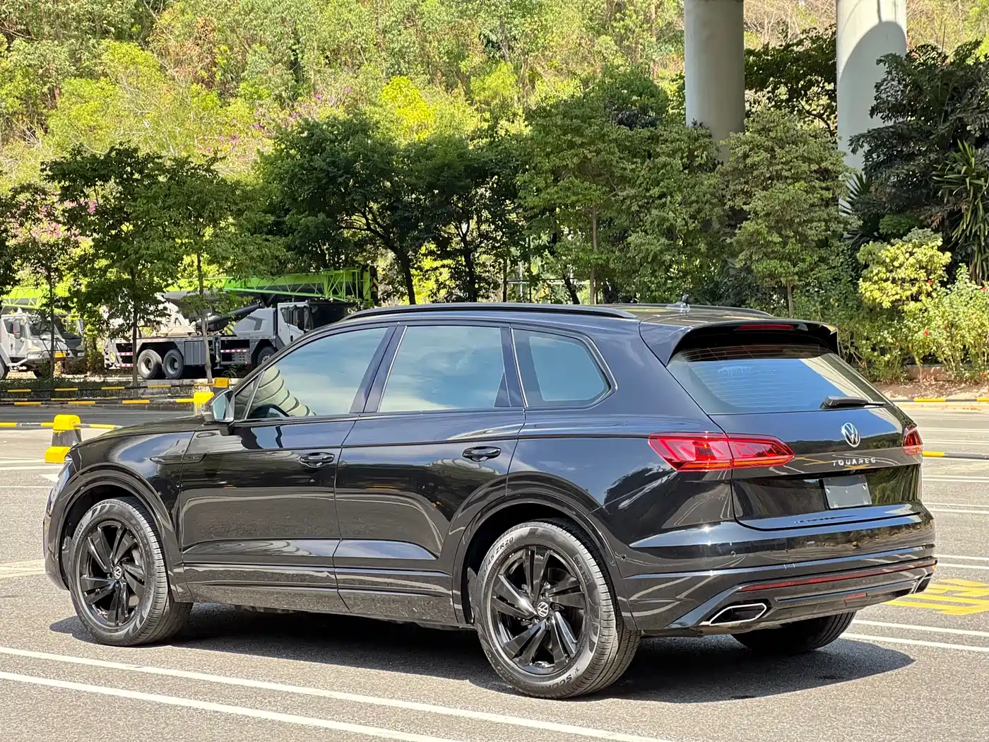 VOLKSWAGEN TOUAREG