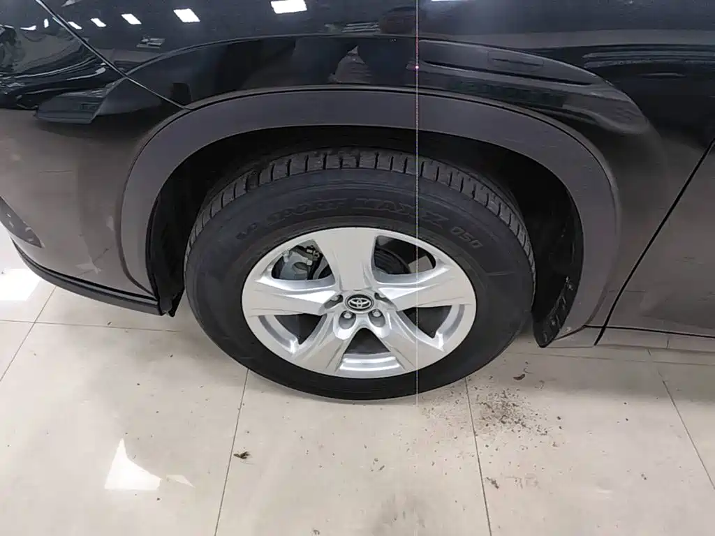 Photo 25 - Toyota Highlander
