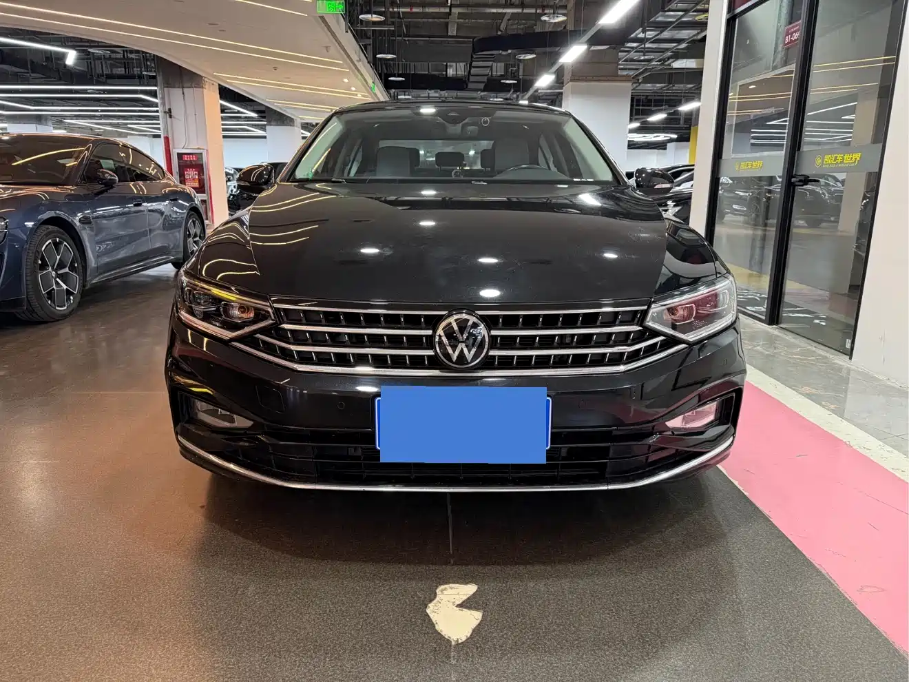 Volkswagen Magotan 2023 Model 2 Million Commemorative Edition 330TSI DSG Luxury фото 2