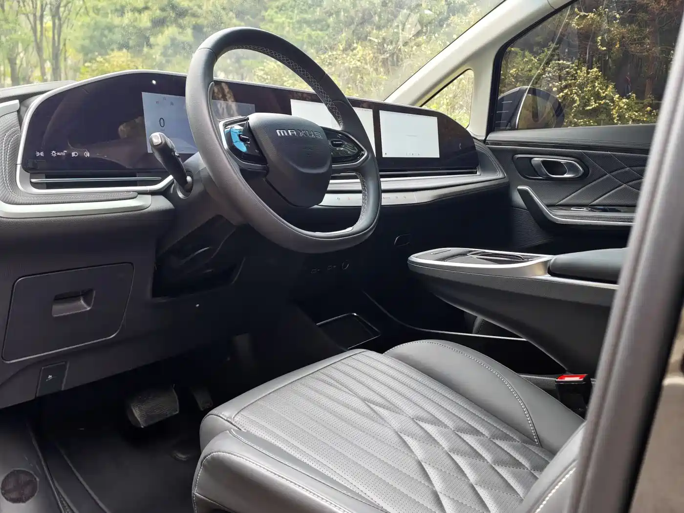 SAIC Maxus Maxus G90 2024 2.0T Stellar 7-Seater фото 4