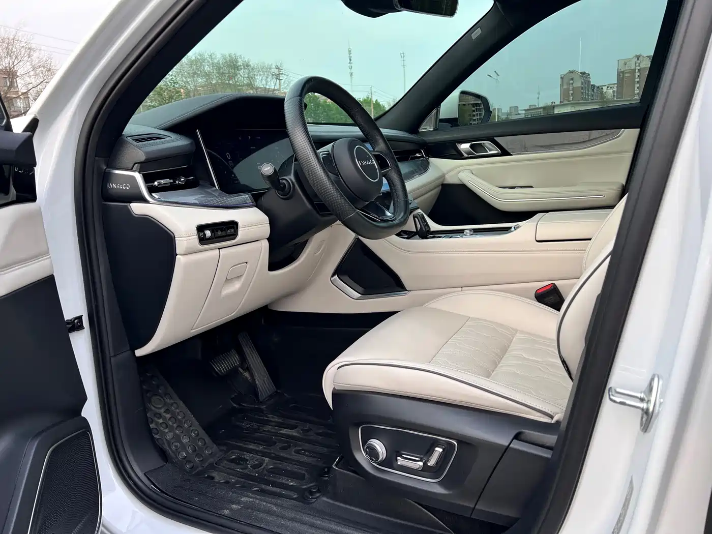 Lynk & Co 09 EM-P 2021 2.0T PHEV Ultra 6-seater фото 7