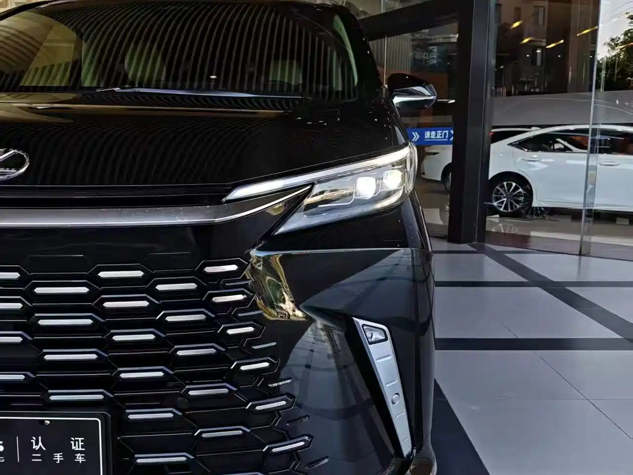 Lexus LM, миниатюра 22