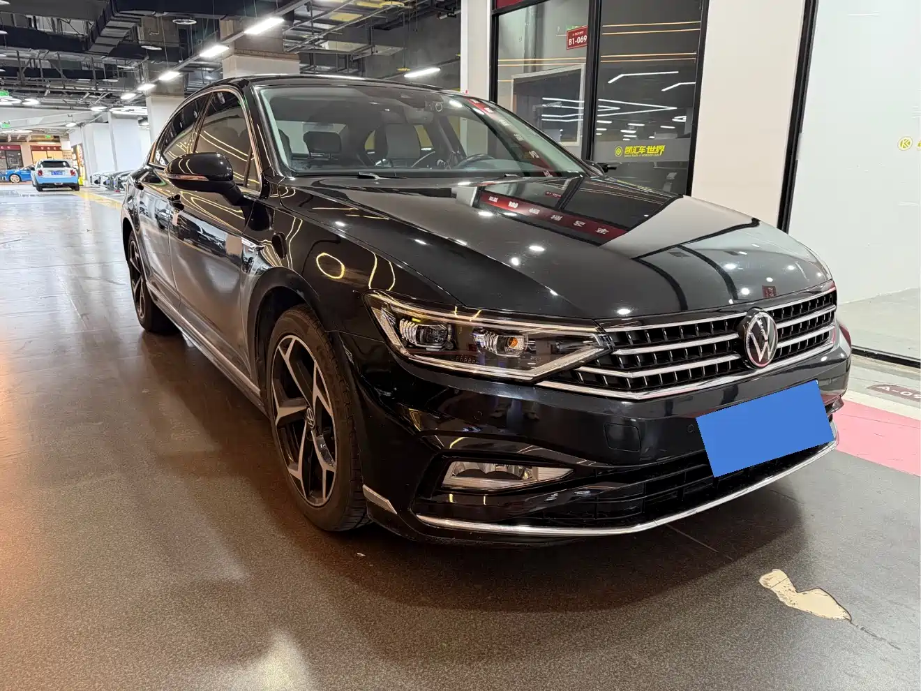 Volkswagen Magotan 2023 Model 2 Million Commemorative Edition 330TSI DSG Luxury фото 3