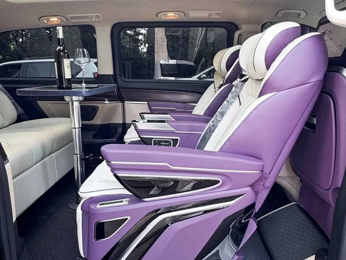Mercedes-Benz V-Class 2022 V 260 Pilot Edition фото 38