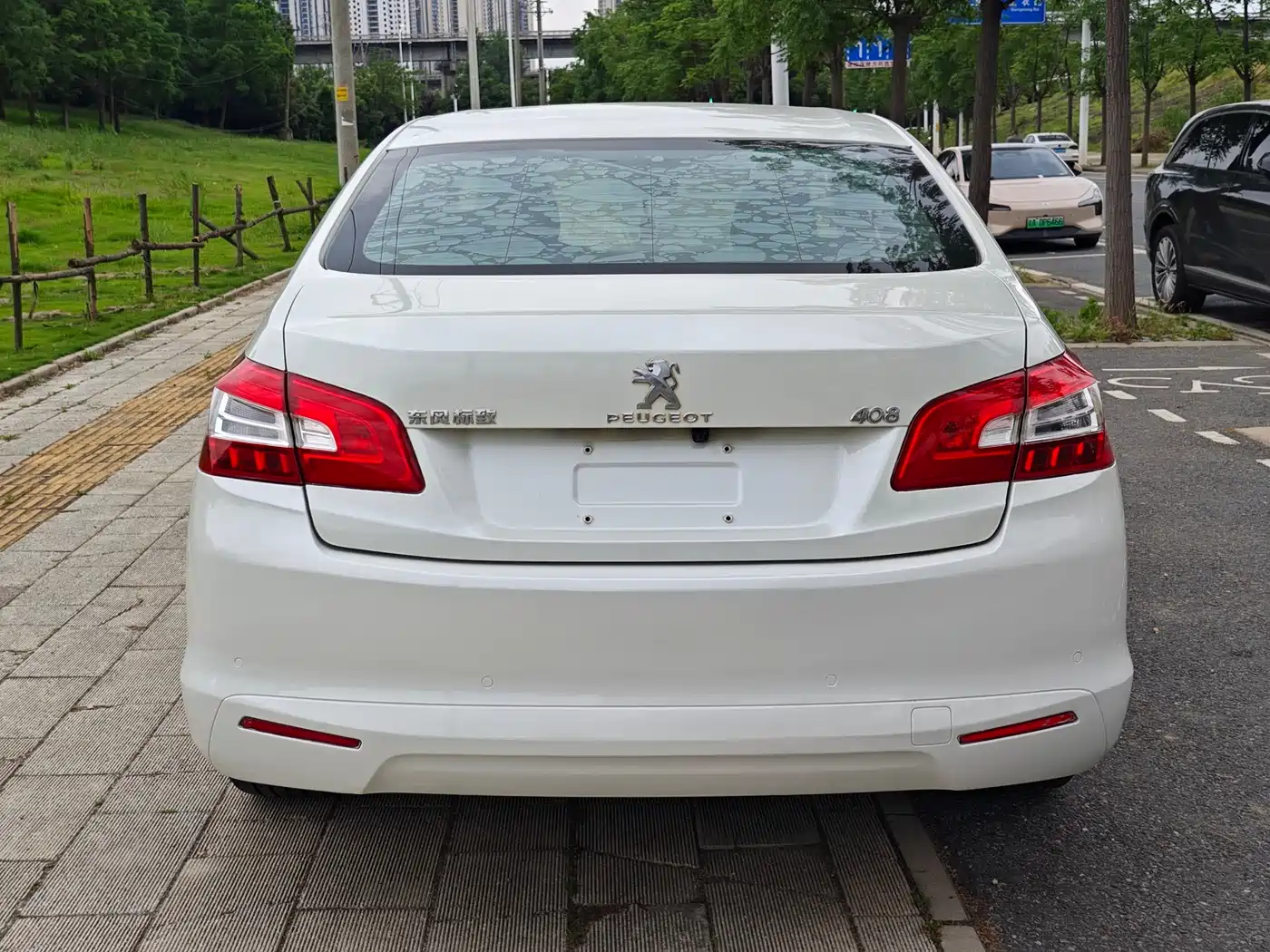 Peugeot 408 2014 1.8L Automatic Luxury Edition фото 7