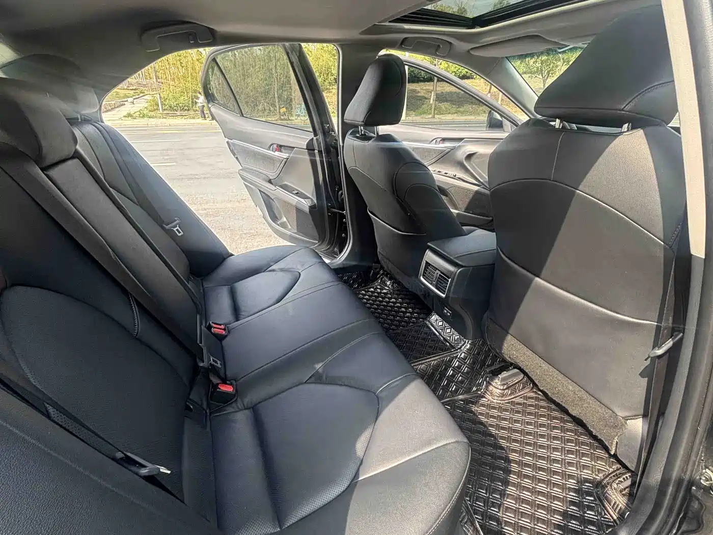 Toyota Camry 2023 2.0G Luxury Edition фото 7