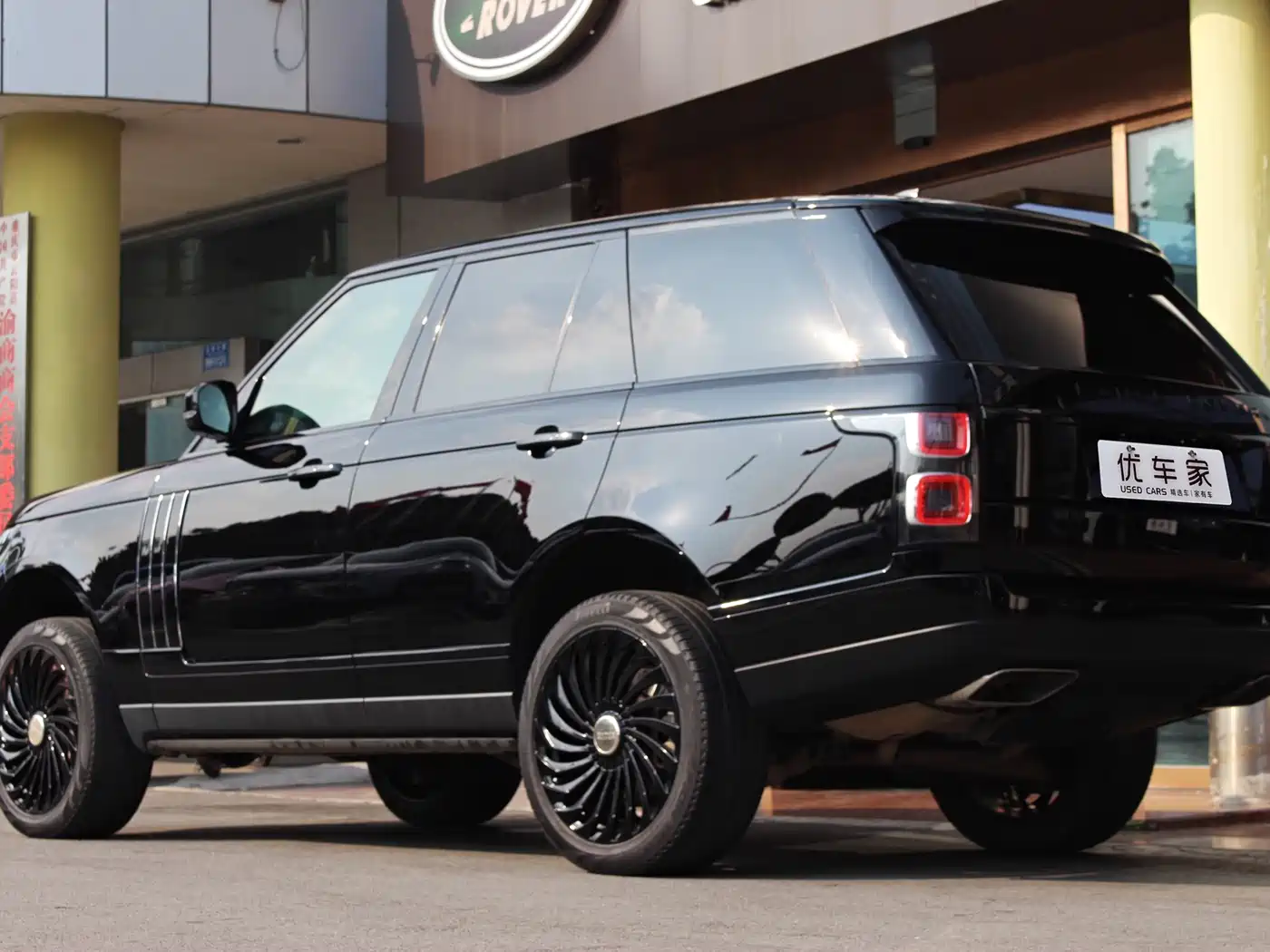 Land Rover Range Rover 2019 3.0 SC V6 Golden Age Edition фото 4