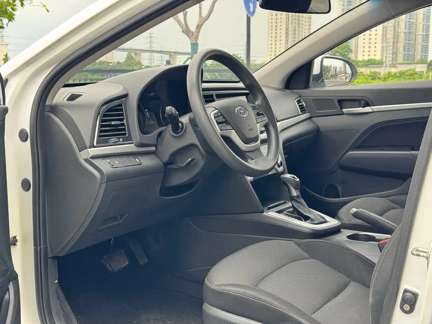 Hyundai Elantra 2016 Model 1.6L Automatic Smart Elite фото 4