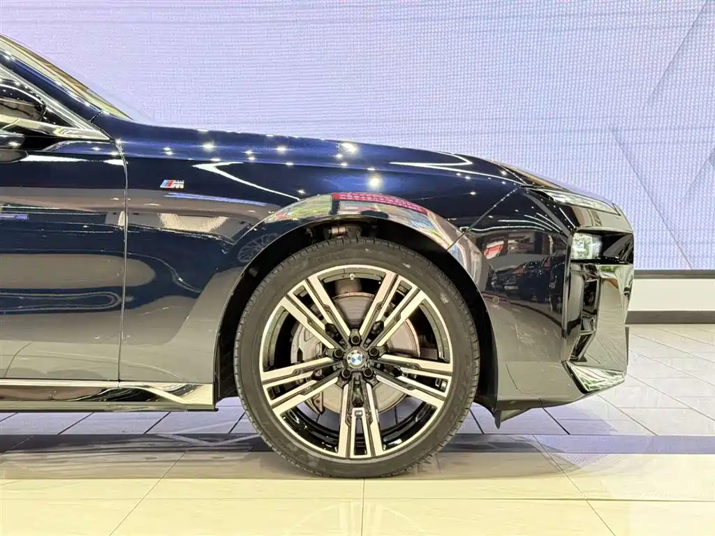 BMW 7 Series 2023 Model 740Li Leading M Sport Package фото 8