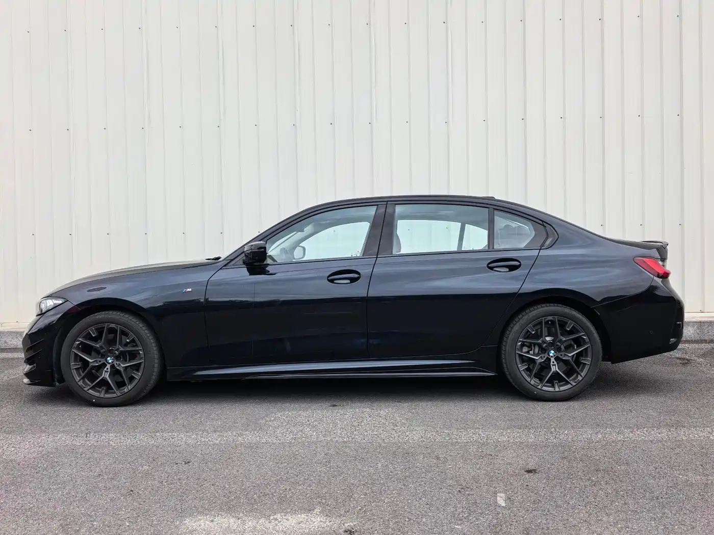 BMW 3 Series 2025 330Li M Sport Night Edition фото 4