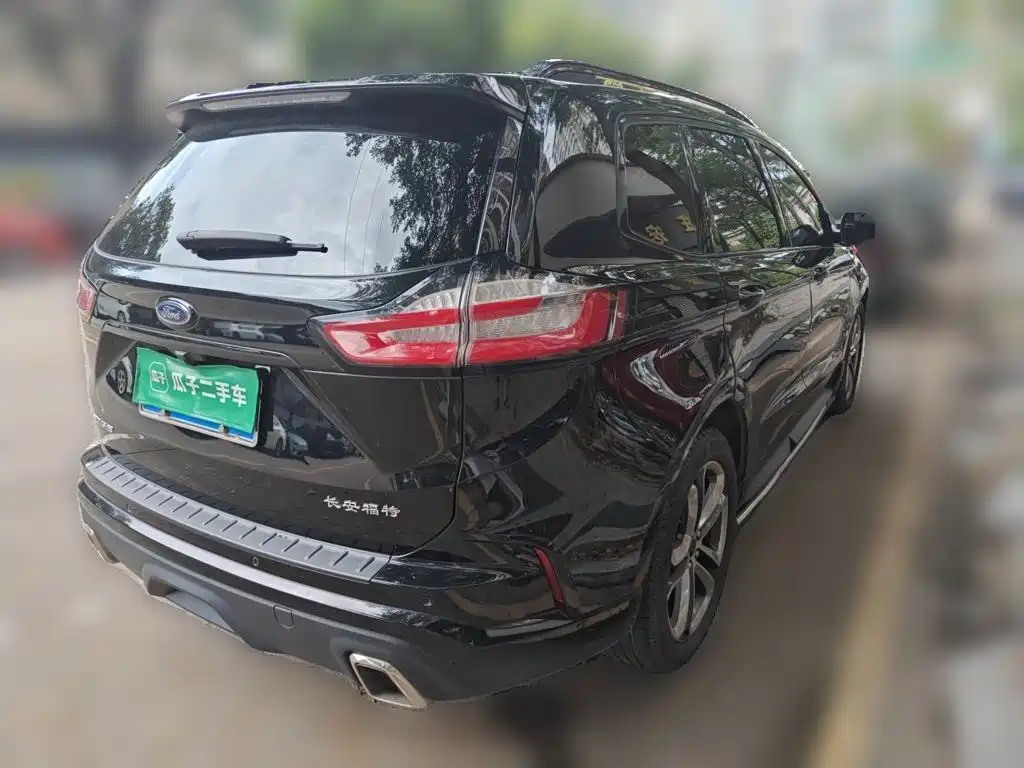 Фото 4 - Ford Edge
