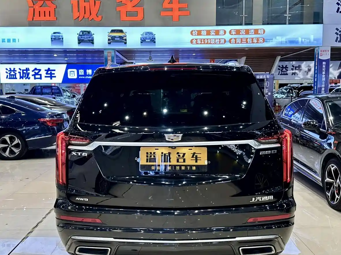 Photo 14 - Cadillac XT6