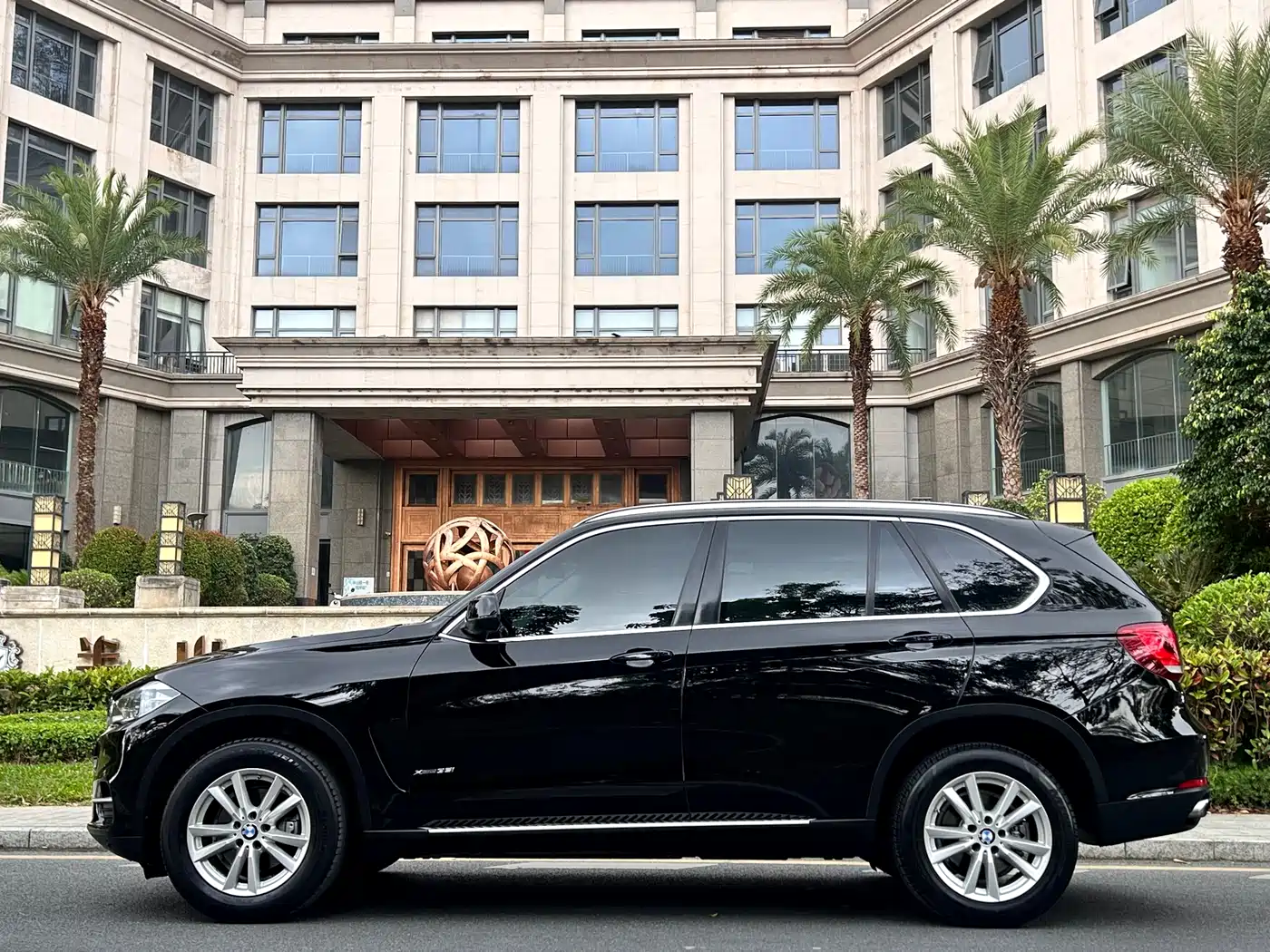BMW X5 (Import) 2018 xDrive35i Elegant Model фото 4