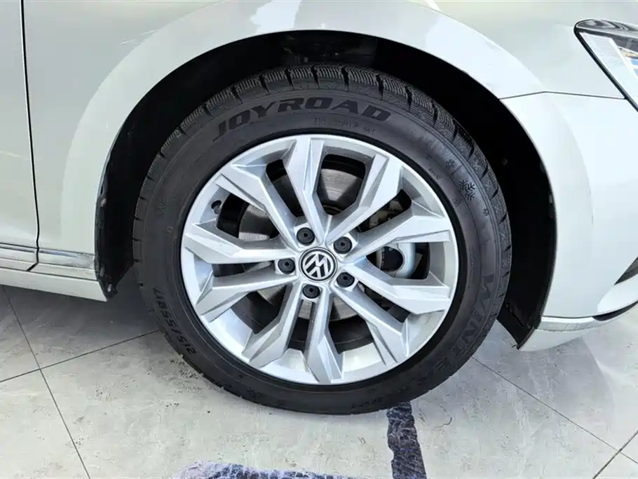 Volkswagen Magotan 2018 330TSI DSG Luxury фото 6