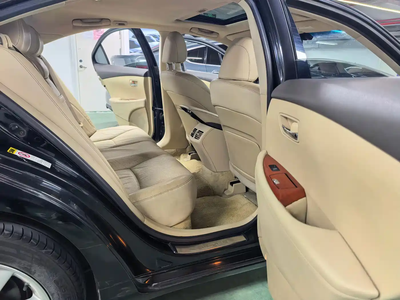 Фото 9 - Lexus ES