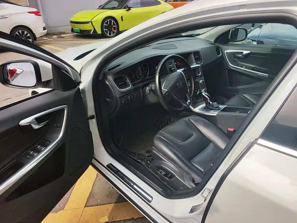 Фото 16 - Volvo S60