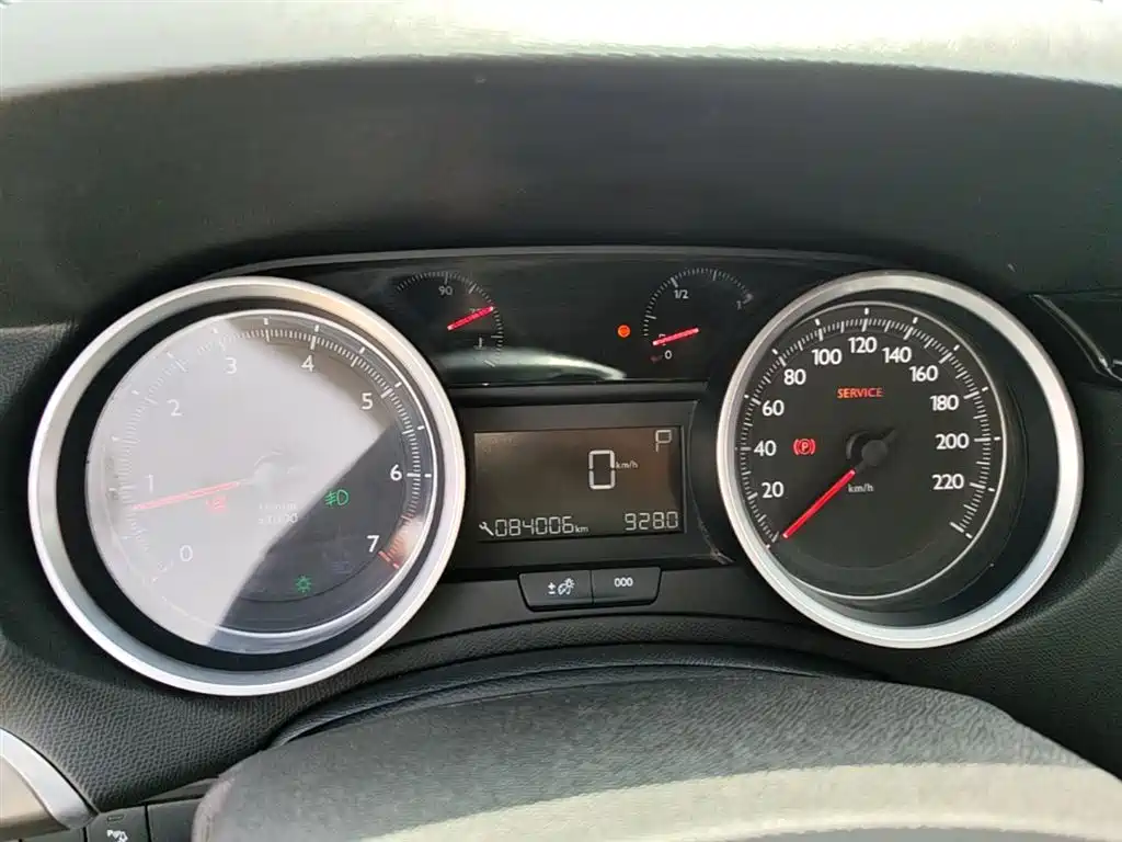 Peugeot 408 2016 1.6T Automatic Luxury Edition фото 12
