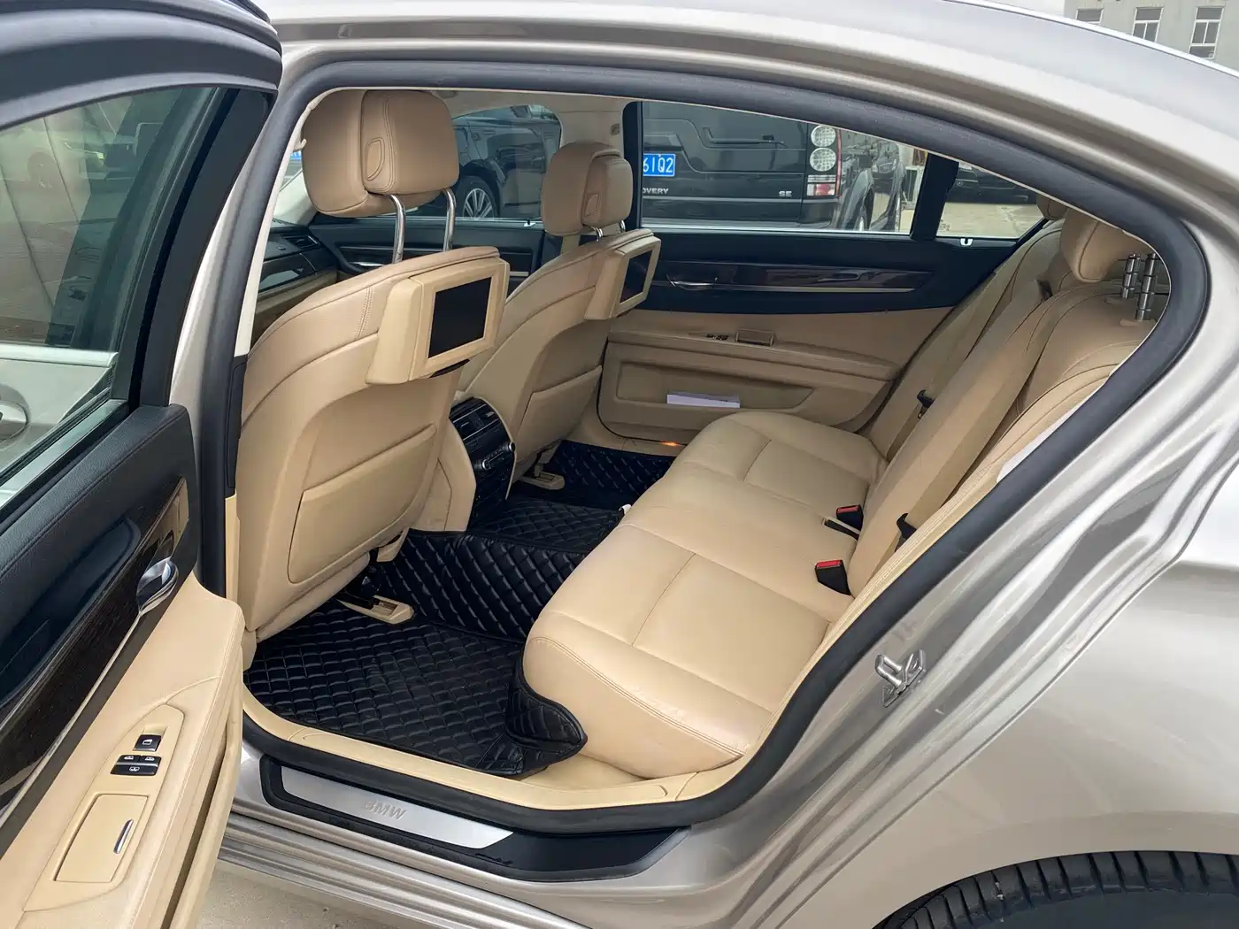 BMW 7 Series 2011 740Li Steinway Limited Edition фото 5