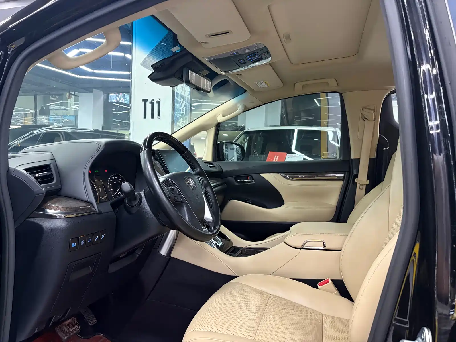 Фото 5 - Toyota Vellfire