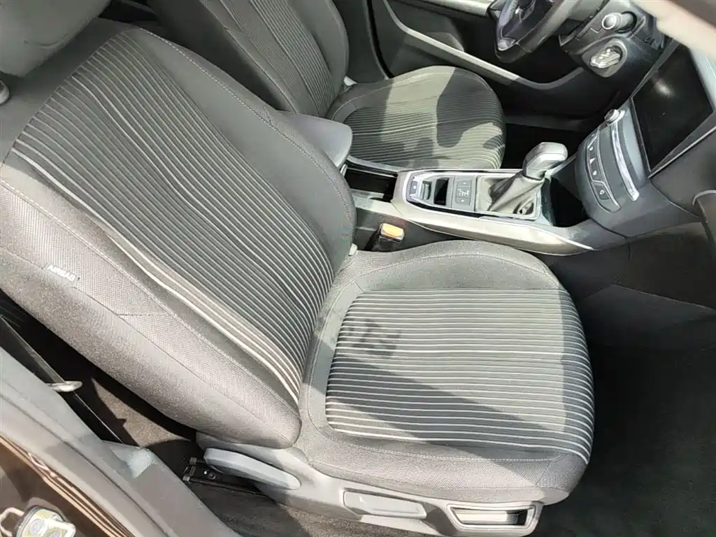 Peugeot 408 2016 1.6T Automatic Luxury Edition фото 25