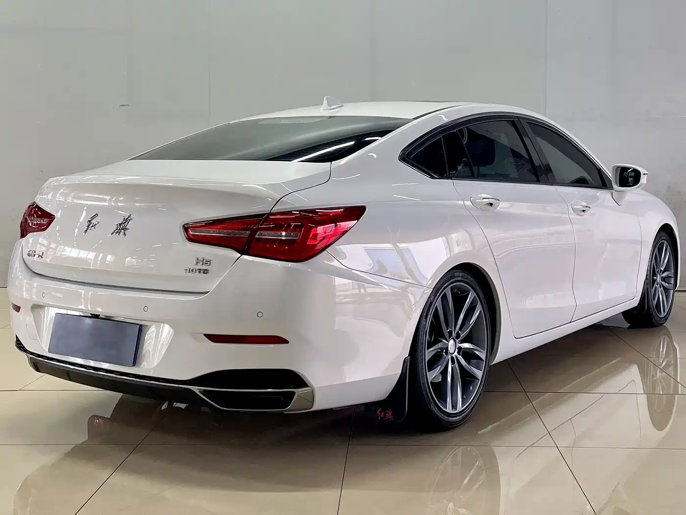 Hongqi H5 2018 2018 30TD Smart Connected Dynamic Edition