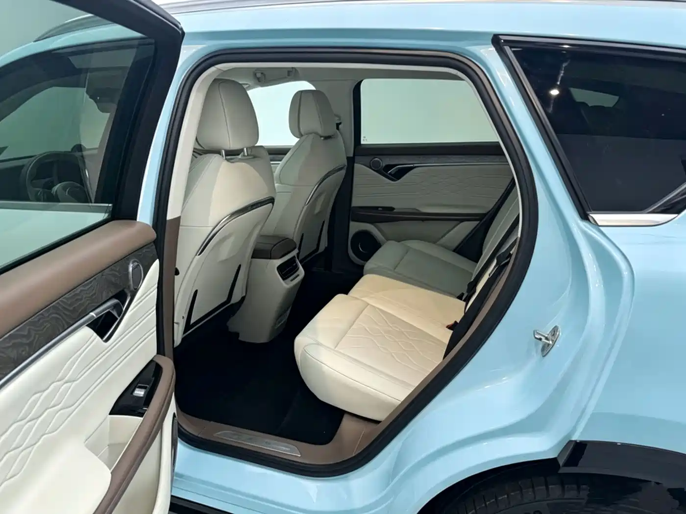 Voyah Auto VOYAH FREE 2021 2021 AWD Standard Range Extender Exclusive Luxury Package