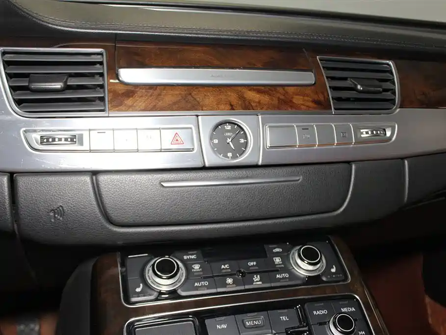 Audi A8 2017 A8L 45 TFSI quattro Comfort фото 12
