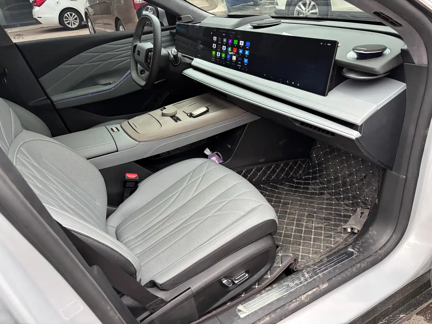 GEELY GALAXY GALAXY E8