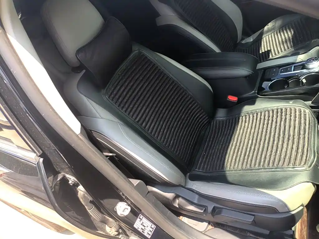 Фото 25 - Ford Escape