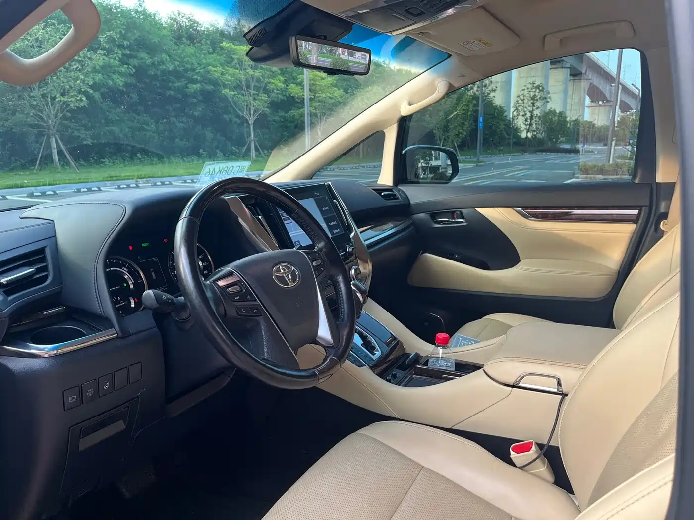 Photo 4 - Toyota Alphard