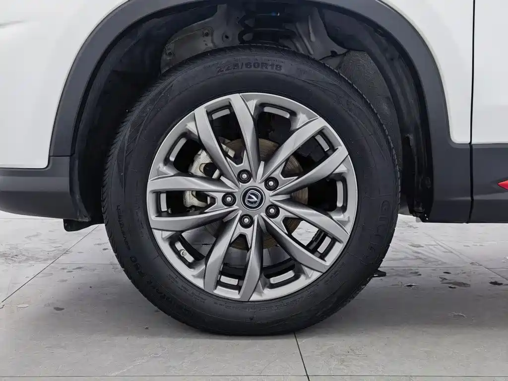 Фото 17 - Changan CS75
