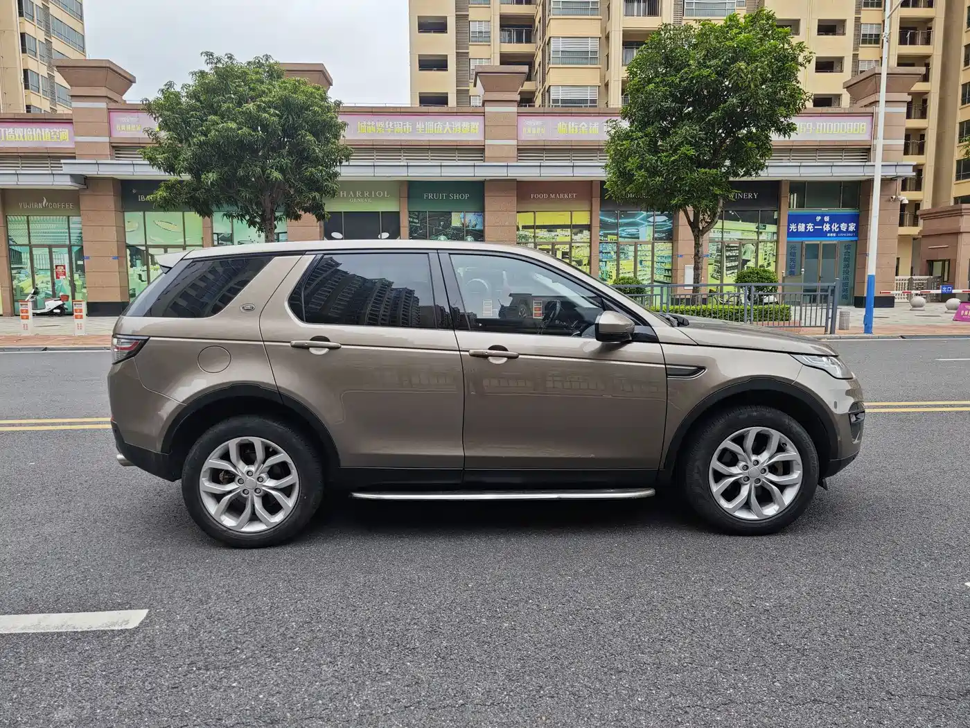 Land Rover Discovery Sport (Import) 2015 2.0T SE фото 8